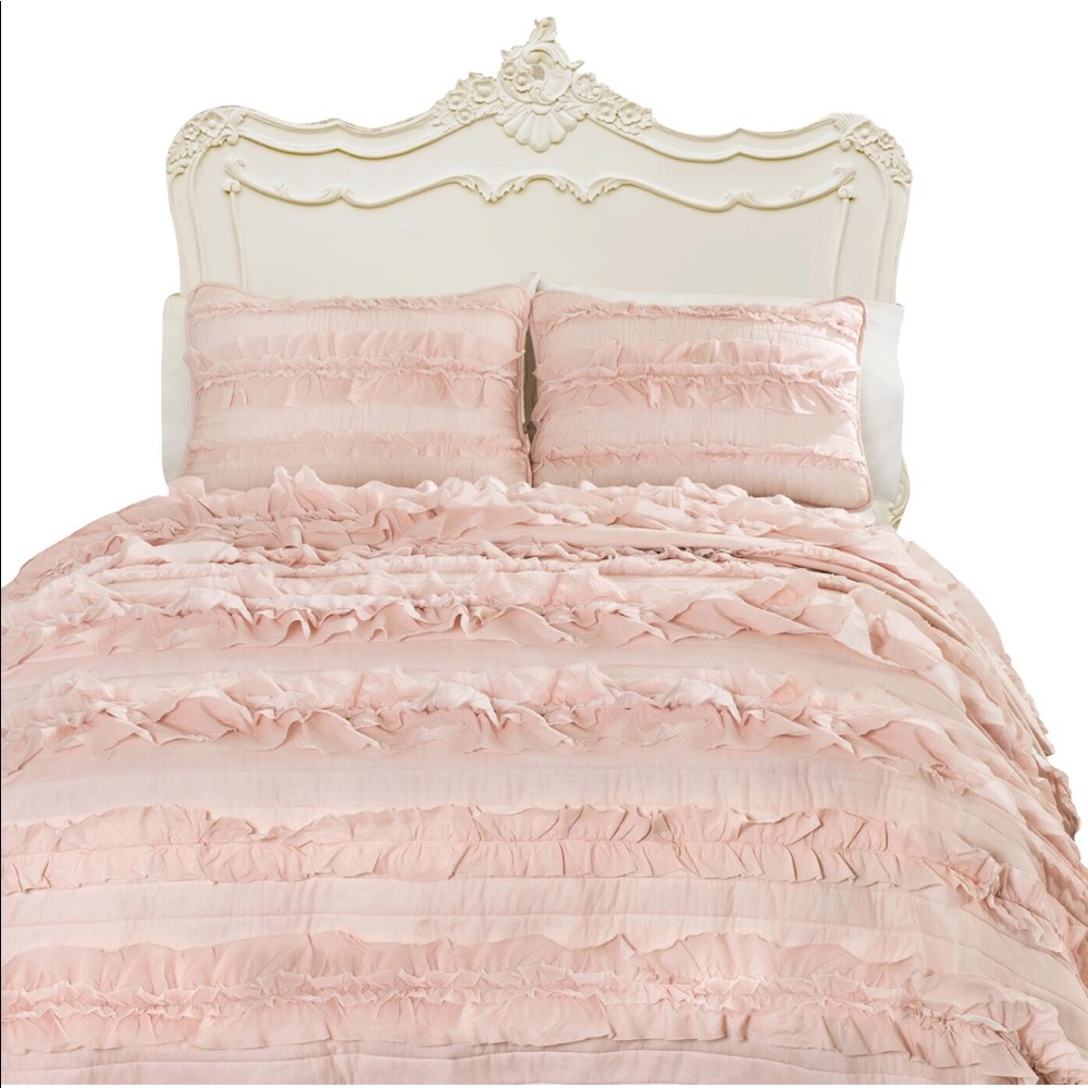 Lush Decor King Ruffle Quilt & 2 Shams